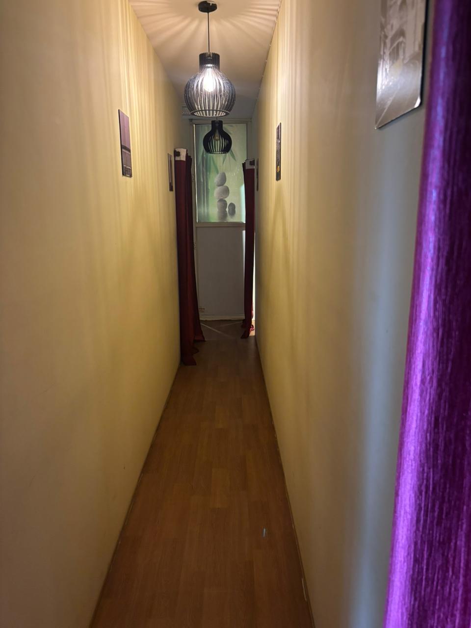 Therapist preparing treatment